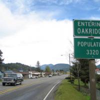 Entering Oakridge sign on Hwy 58