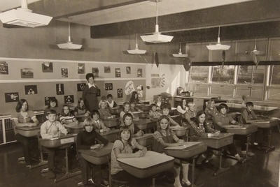 Picture of students sitting in a classroom at Willamette City Elementary School